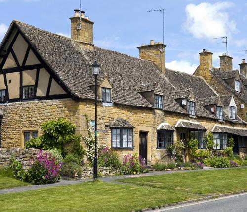 How To Renovate a Cosy Cottage Without Losing its Historic Charm