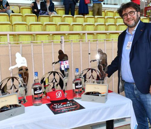 Daniele Basso realizza i premi alla 25° edizione del World Stars Football Match