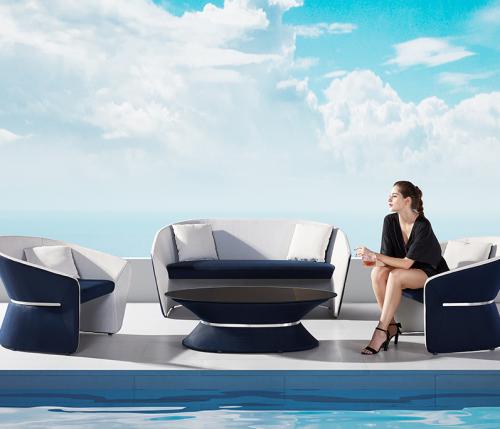 Outdoor furniture by the sea: relaxation and style amidst sand and waves