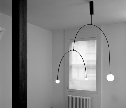 Michael Anastassiades: lampade di design lineari ed essenziali tra luce e forma
