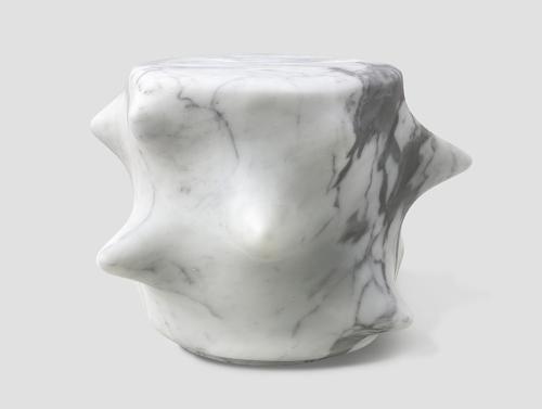 Soul, vaso e pouf-scultura in marmo Statuarietto 
